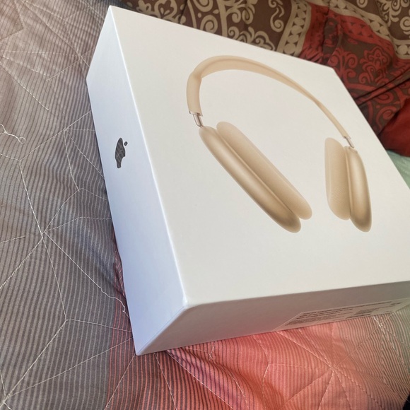 Apple Other - Apple AirPods Max in Gold